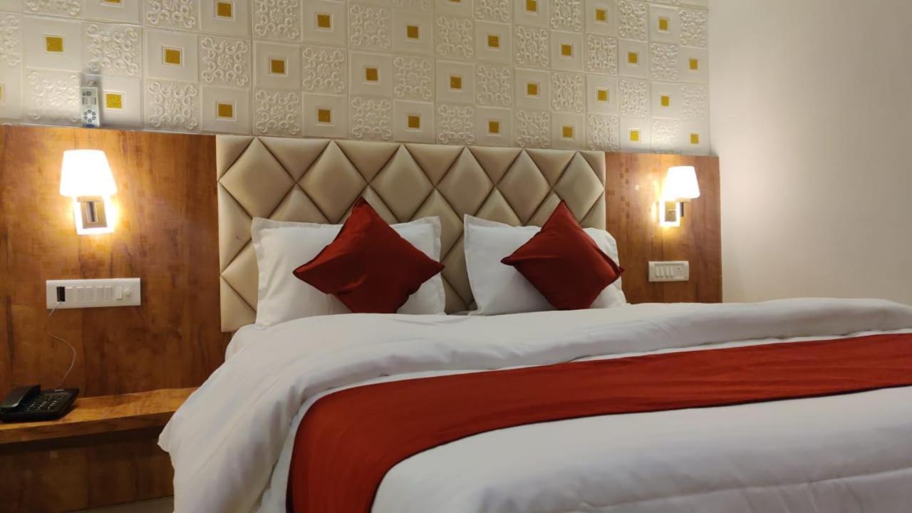Hotel Relax Bhopal Esterno foto