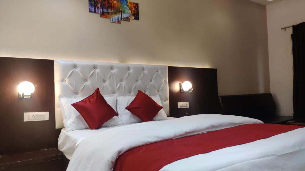 Hotel Relax Bhopal Esterno foto
